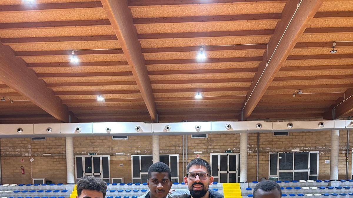 Calcio a 5 -  Eagles Frosinone: Poker d’Assi per la salvezza. Il club giallazzurro si rifà il look