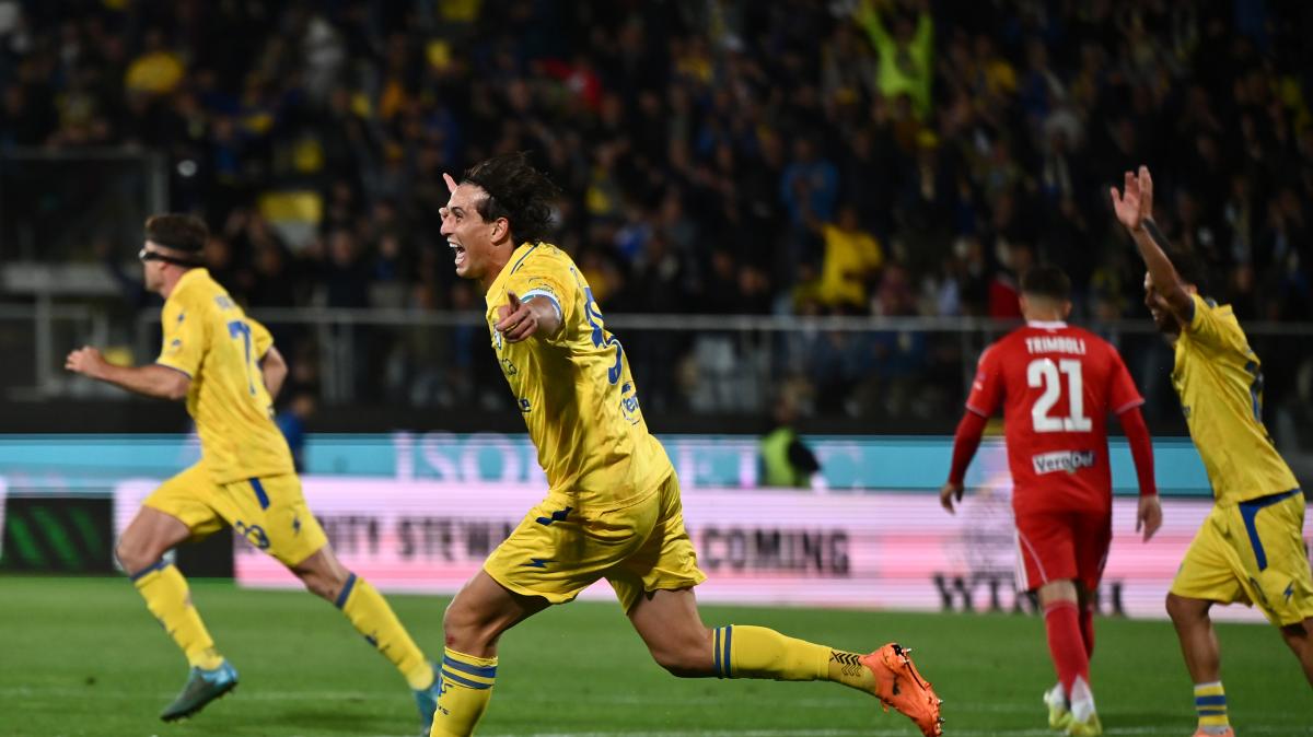 Frosinone, Monterisi a Passione Frosinone: "Non ho ancora realizzato quanto abbiamo fatto, ma è tutto vero. Il mio futuro? Siamo in A e ho altri 2 anni qui..."