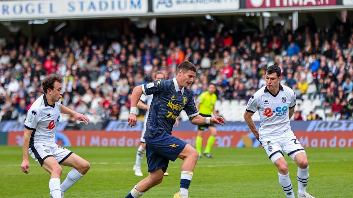 Cesena-Frosinone 2-2: gli highlights del match del Manuzzi