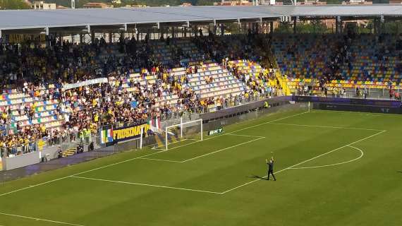 Frosinone-Perugia: la Nord: "Bentornato direttore!"
