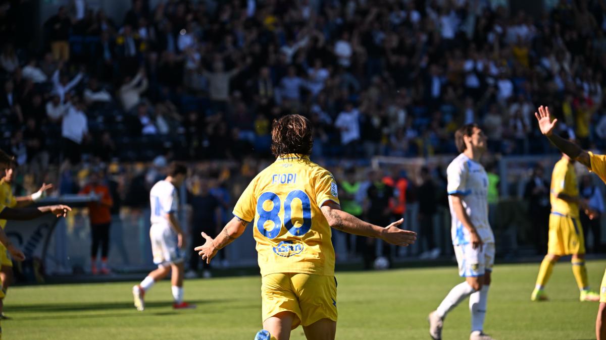 Frosinone-Carrarese 3-0, Martini: "TRIS GIALLAZZURRO: IL LEONE NON SI FERMA PIÙ!"