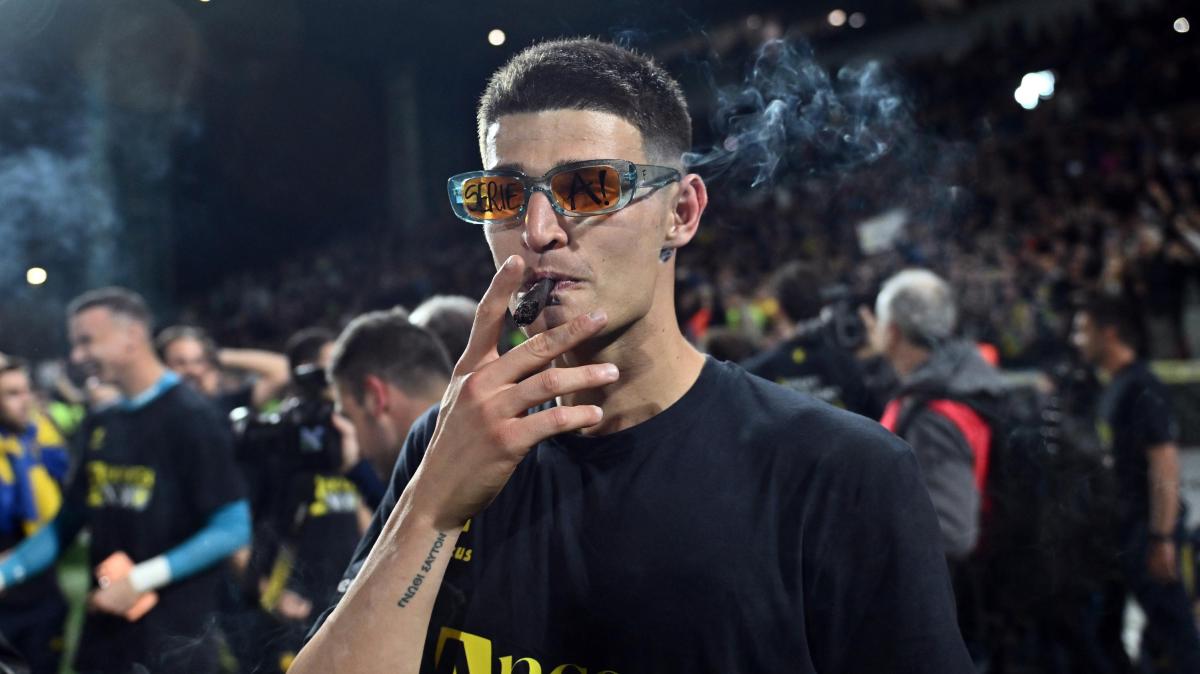 Frosinone, Koutsoupias su Instagram: "Il comple🅰️nno più bello! Serie 🅰️🅰️🅰️"