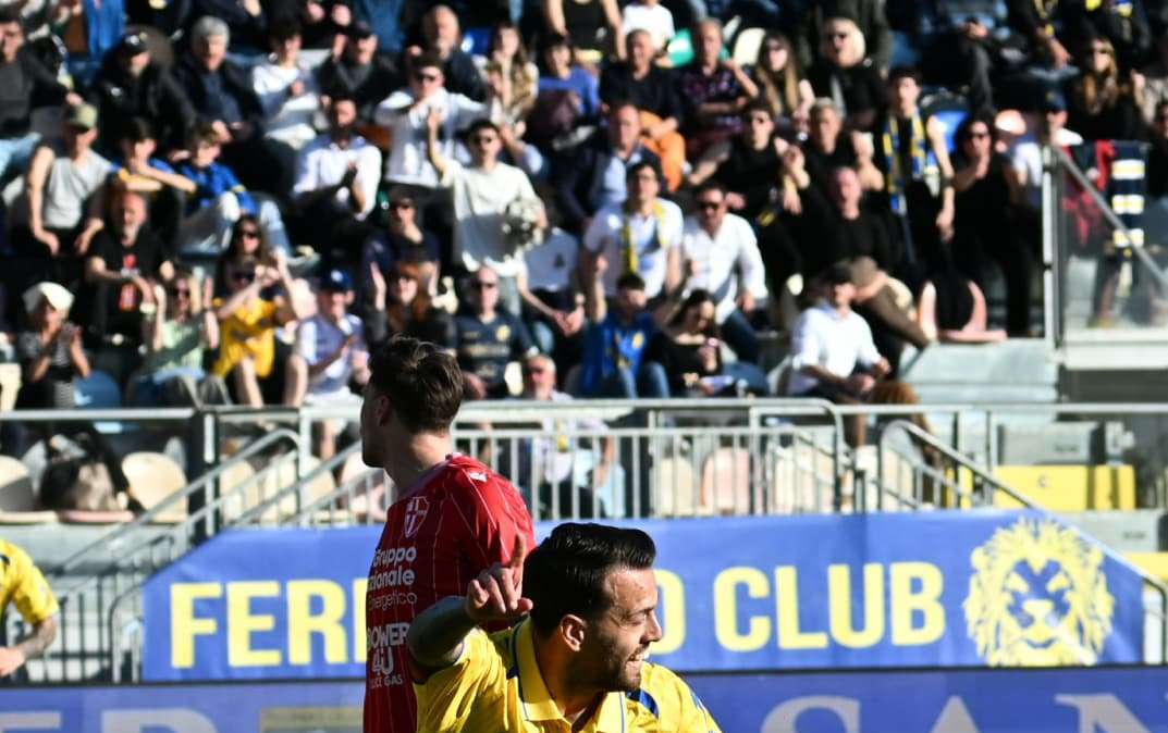  RIVIVI IL LIVE TF FROSINONE-PADOVA 2-0: vittoria come sorpresa nell'uovo di Pasqua. Giallazzurri momentaneamente secondi da soli