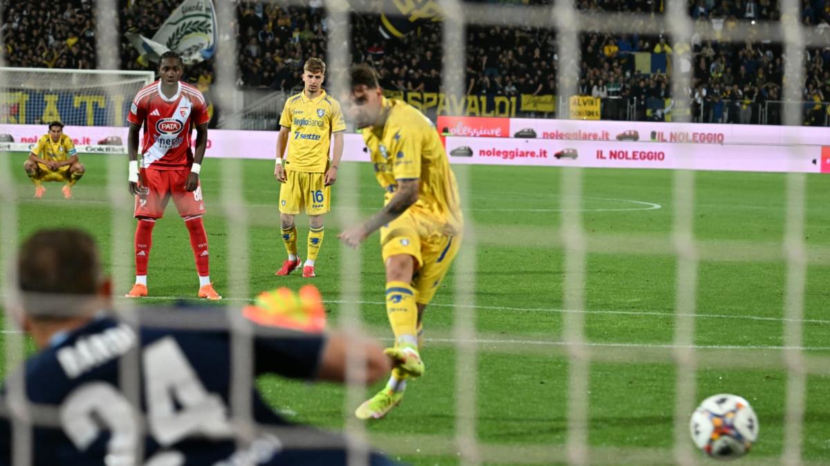 Tabellino e cronaca Frosinone-Mantova: 5-0. Festa grande allo Stirpe. Leone in Serie A