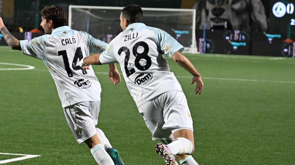 Massimo Zilli titolare contro l'Avellino. Buona prova del gigante 2002