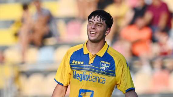 Frosinone - Carrarese 0-1. Ambrosino evanescente ma si procura il rigore