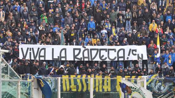Fotonotizia - I tifosi del Frosinone al Franchi: "Viva la radeca!"