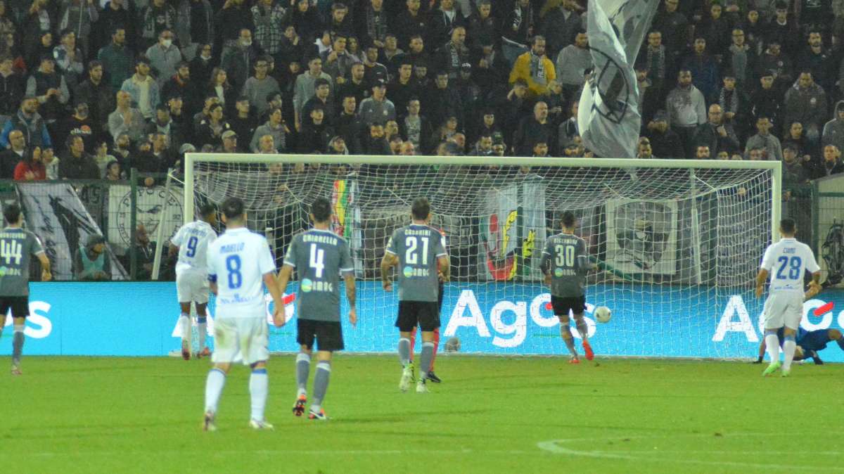 Frosinone, restano quattro gare in trasferta: il rendimento finora non è di buon auspicio...