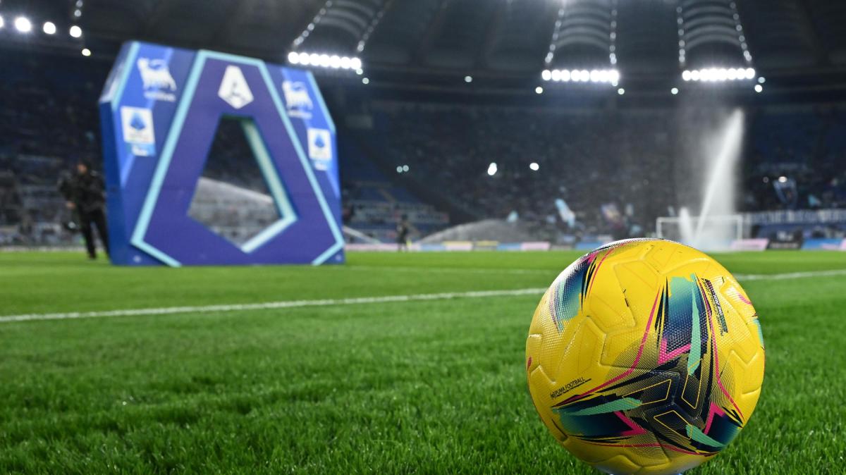 Cambi e sostituzioni nella lista di Serie A: le regole per modificare i 25 calciatori in corso d'opera