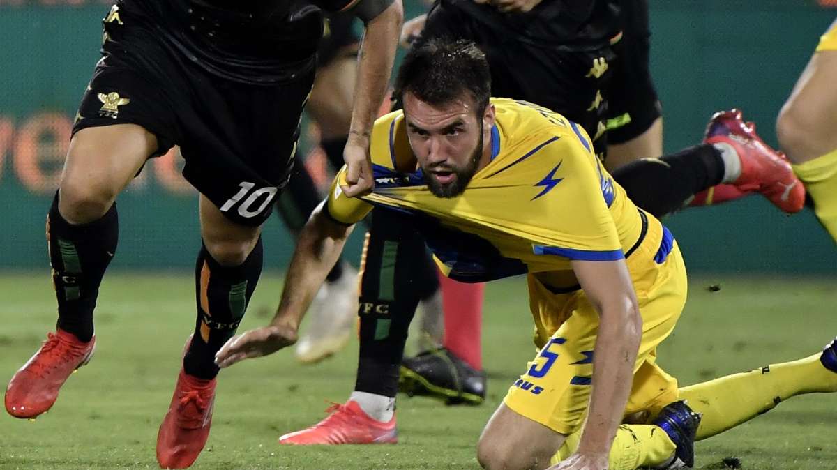 UFFICIALE - Il Frosinone ufficializza Szyminski in prestito alla Reggiana
