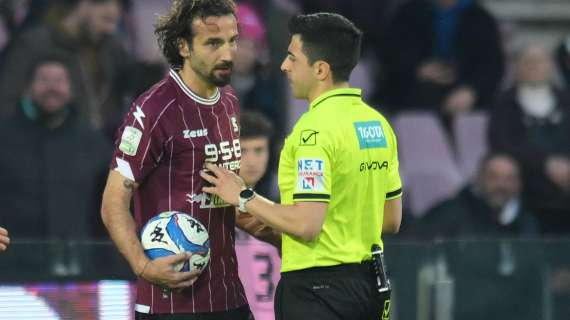 La Salernitana, chiedendo di giocare col Frosinone, ignora le implicazioni di una classifica in divenire. Giocare senza conoscere la reale classifica significa violare il principio di equità sportiva