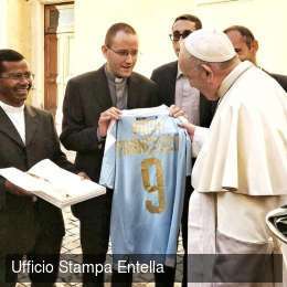 Virtus Entella, donata una maglia a Papa Francesco