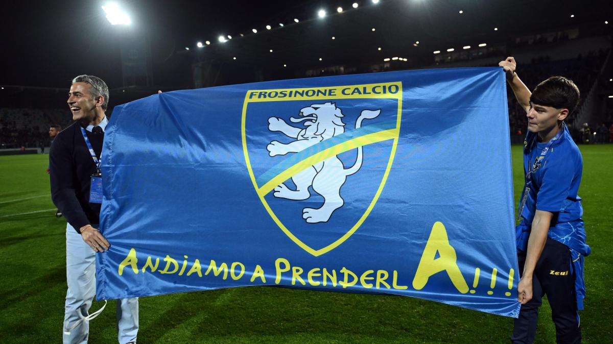 Frosinone per la quarta volta in Serie A, il Ministro Tajani su Instagram: "Tutta la ciociaria in festa per il #Frosinone in Serie A! "