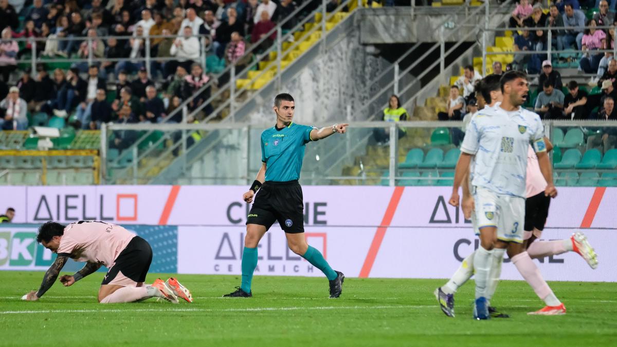 Verso Bari-Frosinone: esordio per l'arbitro Perri con entrambe le squadre