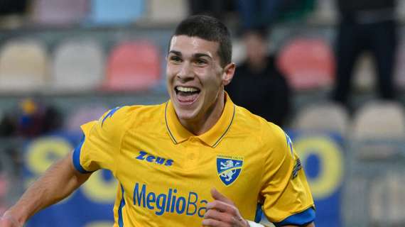 PAGELLE Bari-Frosinone 2-1: Bettella ingenuo, Tsadjout non incide