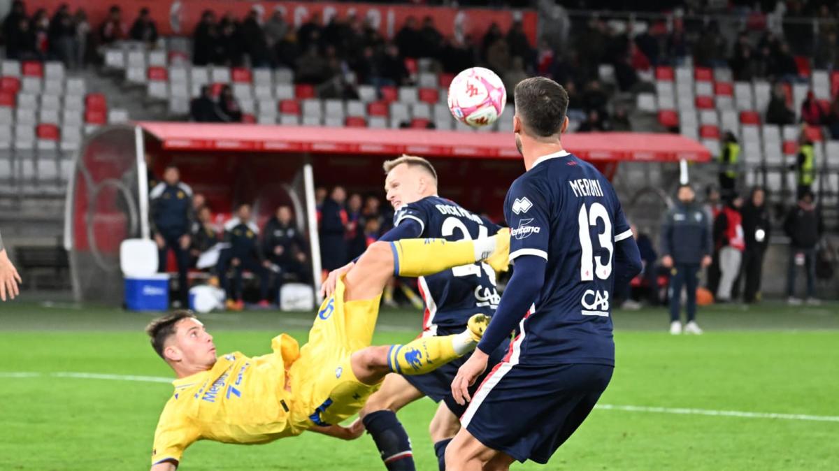 Si fa sentire il canto dei Galletti: lo Stirpe si prepara ad accogliere il Bari