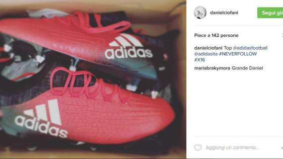 FOTONOTIZIA - D.Ciofani presenta i suoi nuovi scarpini su Instagram