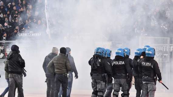 TIFOSI - Arresti e denunce a seguito degli scontri verificatisi prima dell’incontro di calcio Sora–Pro Cisterna LS Sermoneta.