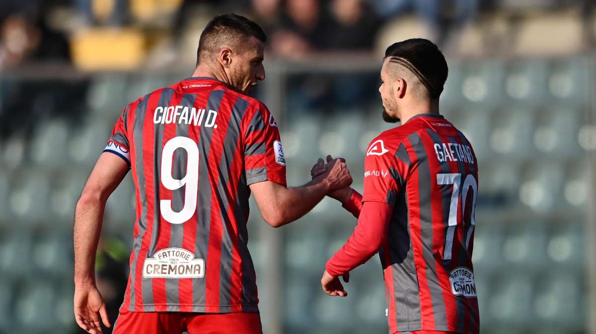 SERIE B - Il Lecce vince e si avvicina alla Cremonese. L'Ascoli supera il Frosinone, che rimane in zona playoff