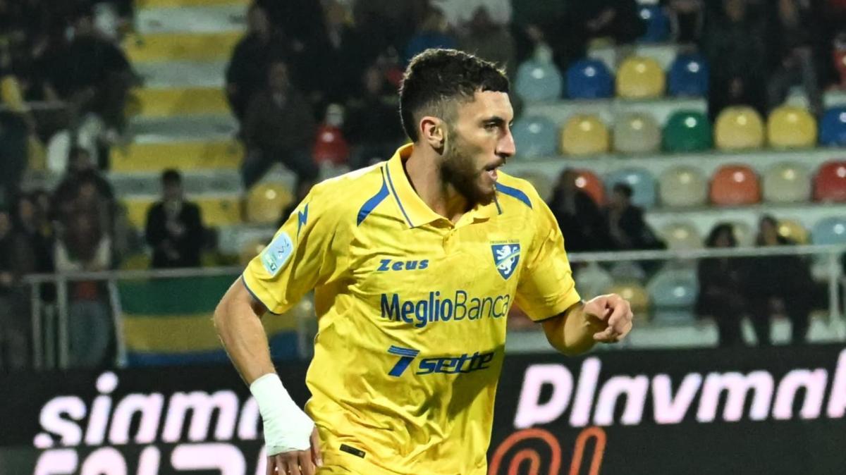 PAGELLE Carrarese-Frosinone 0-2: Calò e Ghedjemis firmano il successo dei giallazzurri