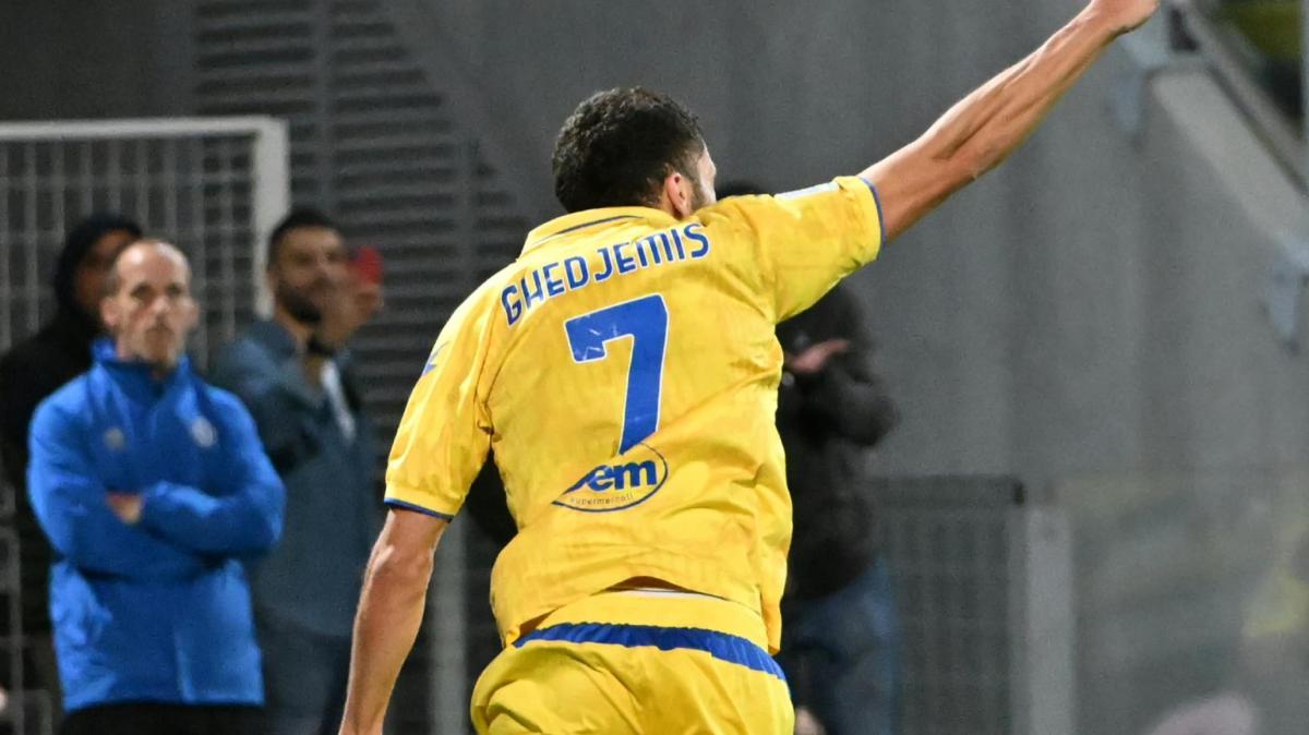 Un treno da Montreuil. Il Frosinone sogna anche grazie a Farès Ghedjemis