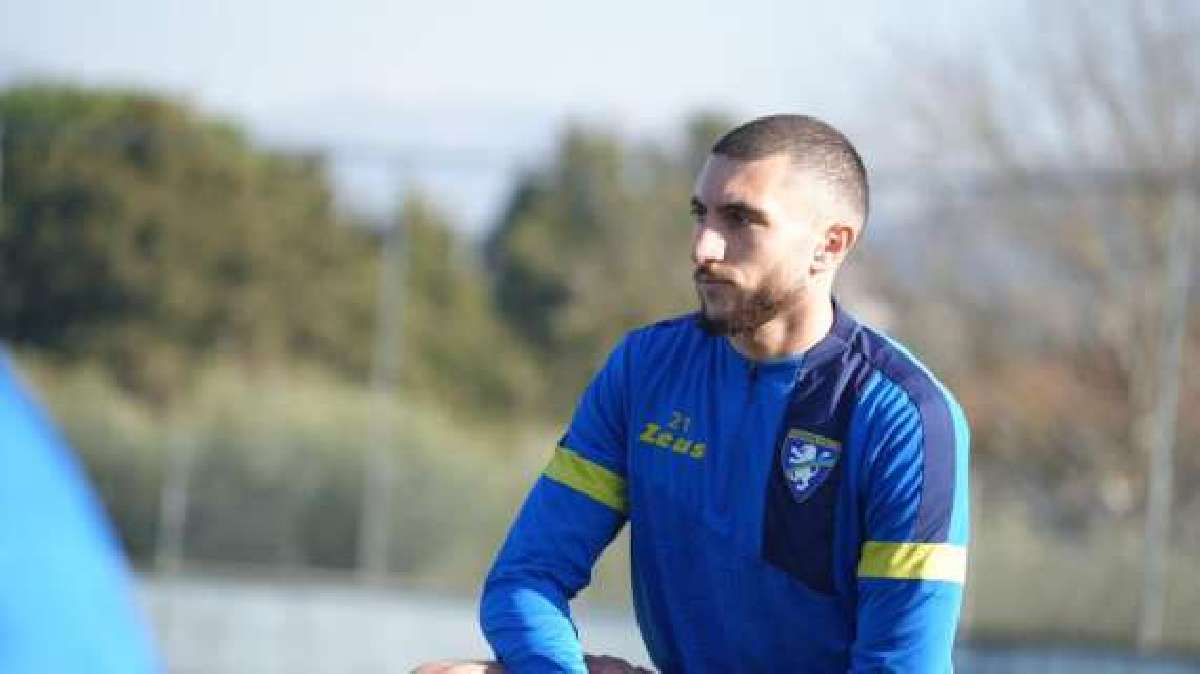 Frosinone calcio: donati gadget della squadra ad un giovane tifoso