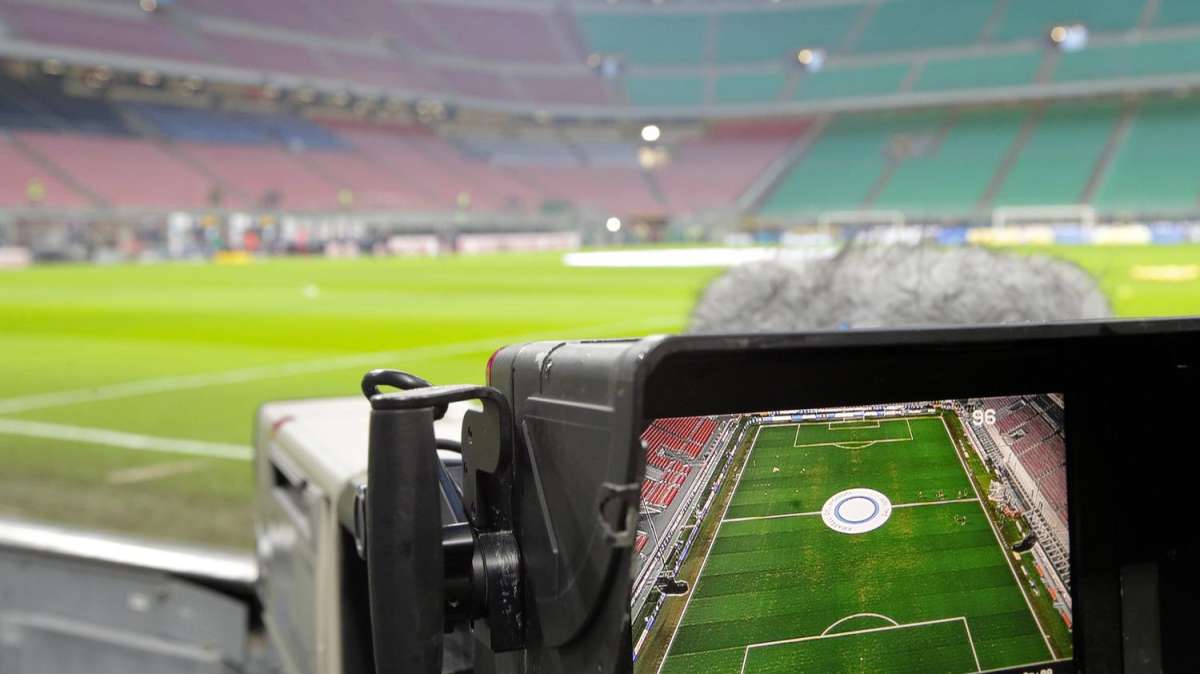 Serie A, 31^ giornata: la programmazione televisiva, Verona-Genoa su DAZN