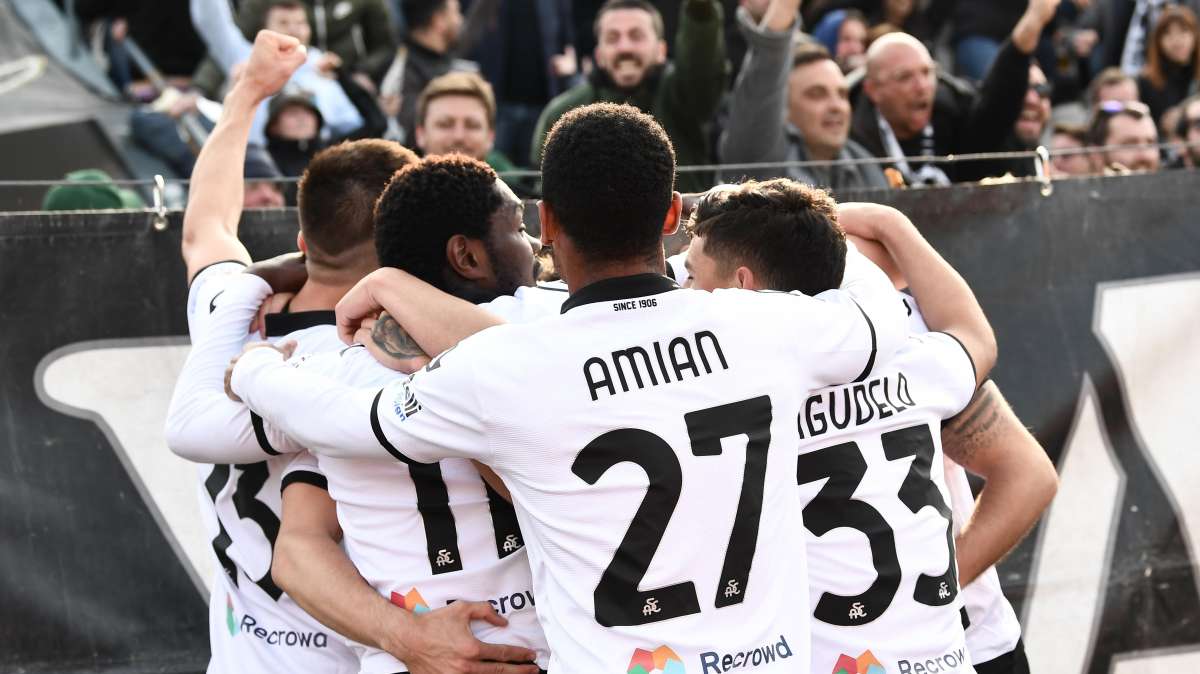 Serie A, 35a giornata: lo Spezia batte il Milan e aggancia l'Hellas
