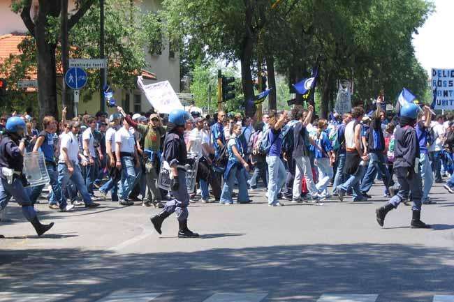 Spezia-Lazio, scontri tra tifosi e polizia