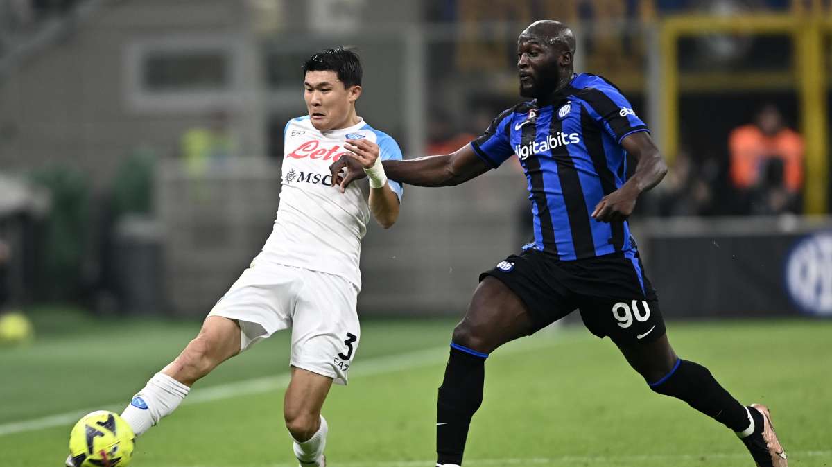 Serie A, 16^ giornata: perde il Napoli ma mantiene la testa, accorciano le distanze Milan e Juve