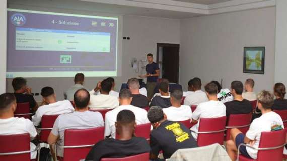 Hellas Verona: a Peschiera incontro annuale con gli arbitri