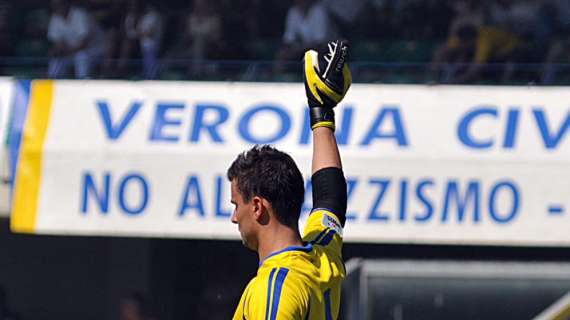 Rafael De Andrade Bittencourt Pinheiro con la maglia del Verona