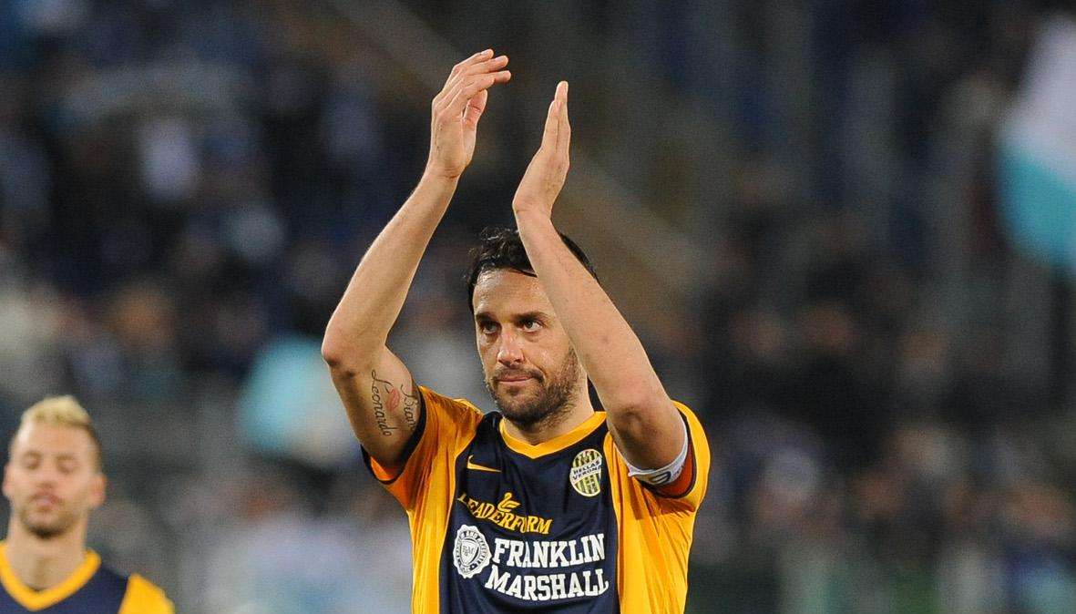 Gli auguri dell'Hellas Verona a Luca Toni