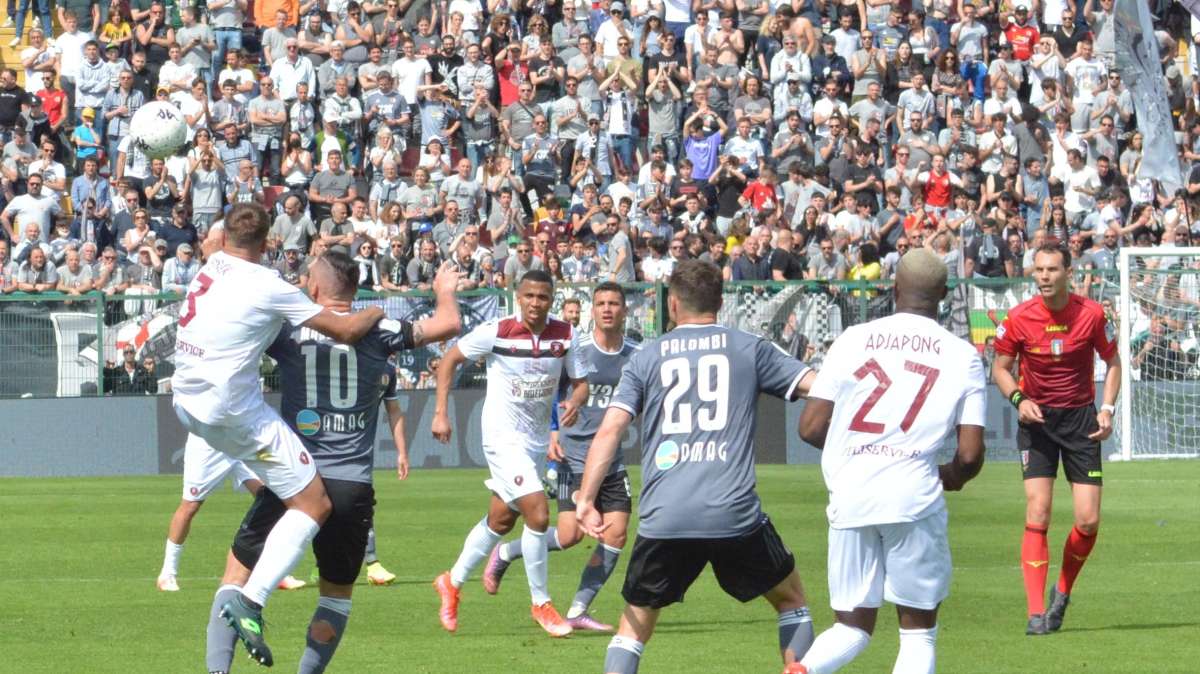 Serie B: bocciatura per la Reggina, speranze per il Lecco