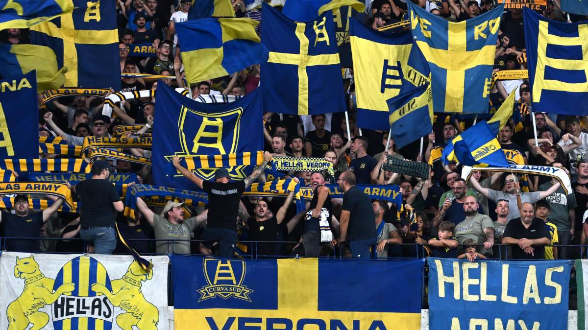 Hellas Verona: società multata per il lancio di cubetti di ghiaccio da parte dei tifosi