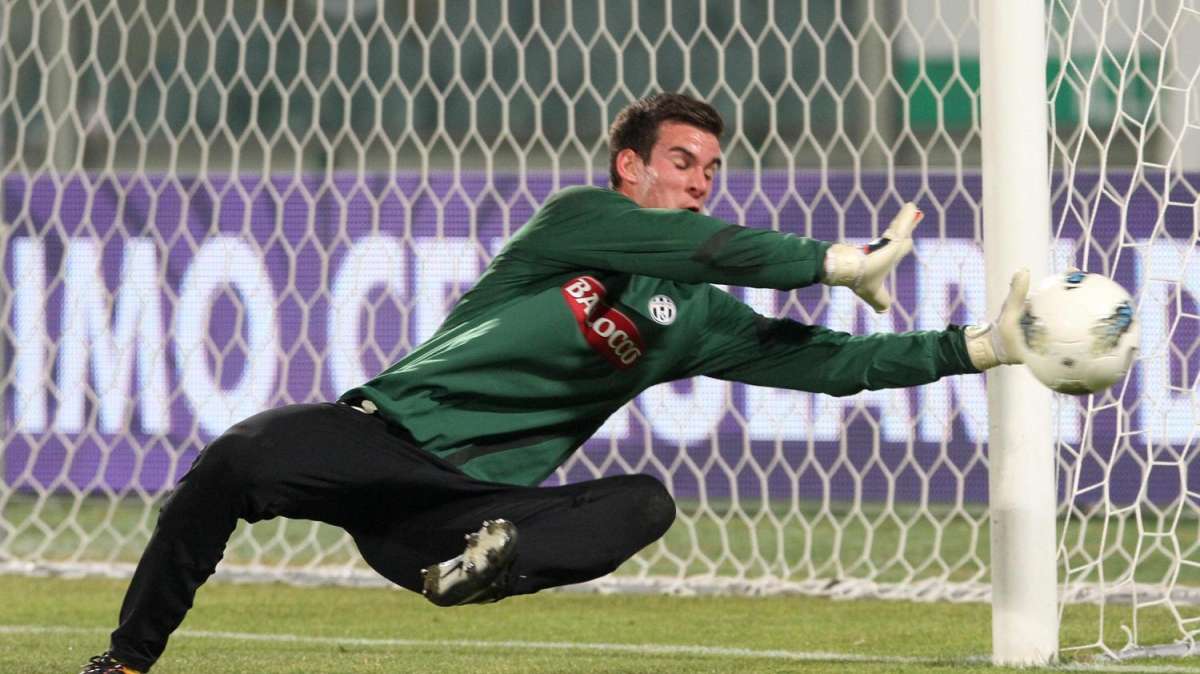 Il portiere giallobl&ugrave; Sluga 