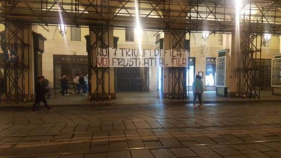 LIVE TJ - In via Po esposto striscione anti-Toro: "Noi 7 trionfi di fila, voi..."  (FOTO)