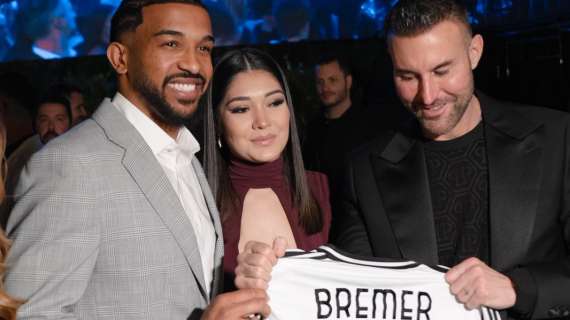 Milano Fashion Week, Bremer dona la sua maglia allo stilista Philipp Plein (FOTO)