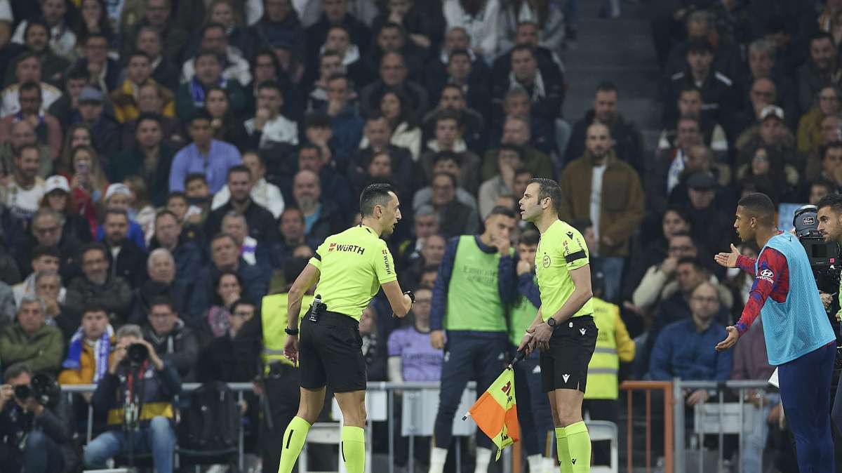 Open VAR, penalty all'Inter contro il Genoa, Ayroldi: "Per me è rigore anche se tocca il pallone"