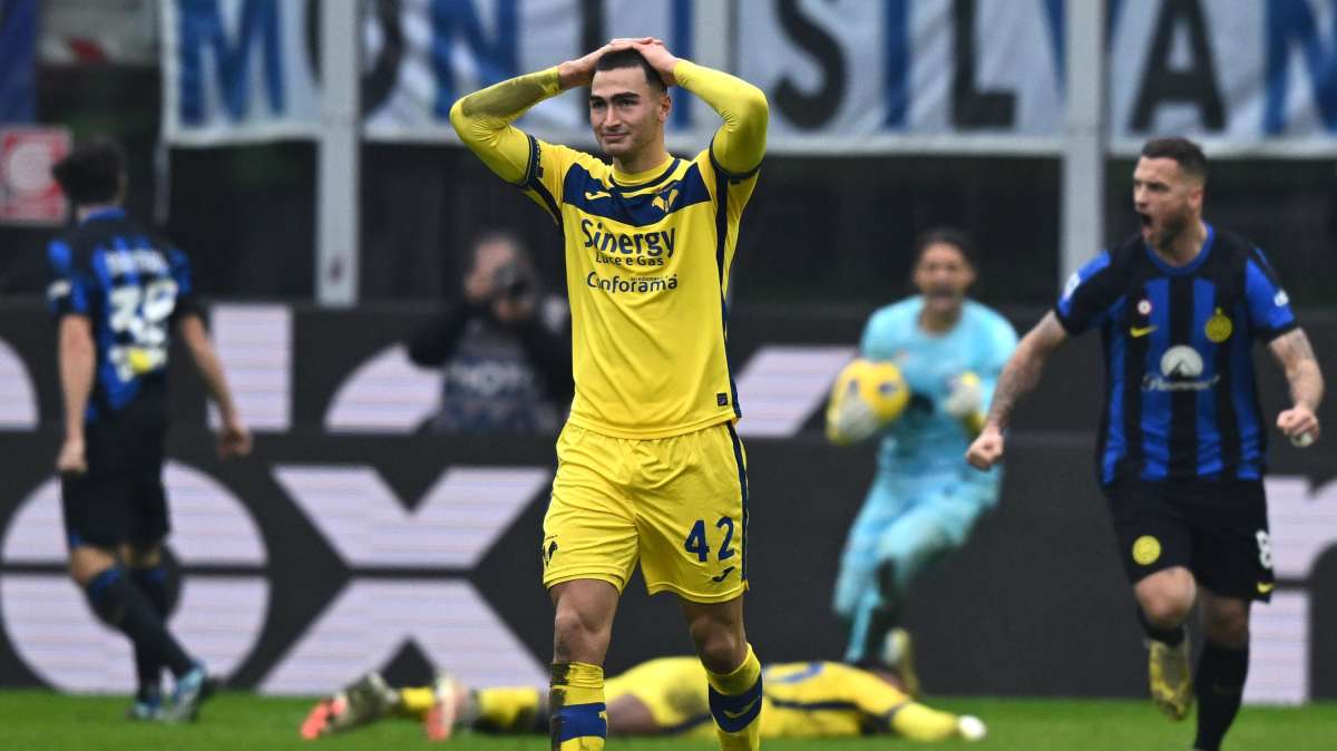 Il Var durante Inter - Verona voleva che l’arbitro fischiasse 