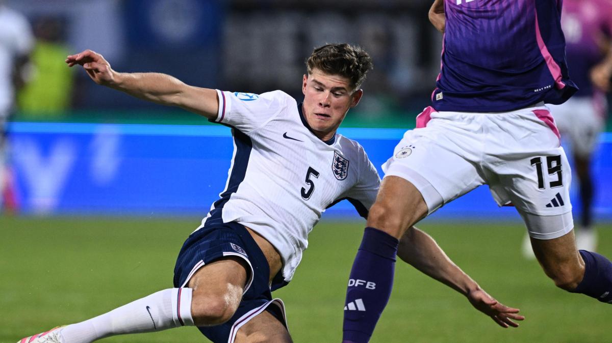 Juventus, Cresswell piace molto a Comolli per la difesa: costa sui 15 milioni