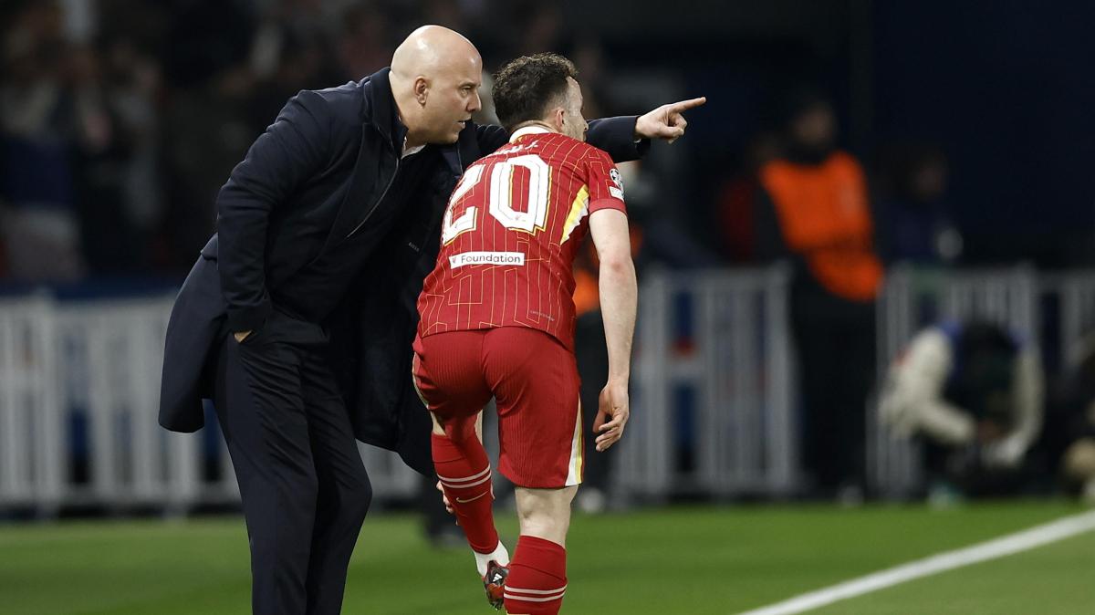 Liverpool, Slot ricorda Djogo Jota: "Triste il primo Natale senza di lui"