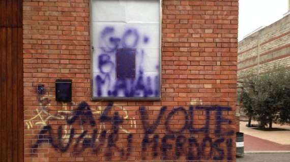 Deplorevole raid vandalico allo Juventus Club Prato Bianconera: offesa la memoria delle vittime dell'Heysel. Ecco le foto della vergogna