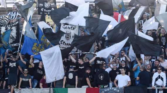 Caro biglietti, Associazione Udinese Club solidale con gli ultras: "Domani vessilli esposti all'incontrario"