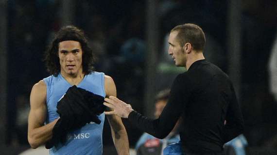 Alla fine lo scambio delle maglie. Chiellini e Cavani, lo spo(r)t contro Mazzarri