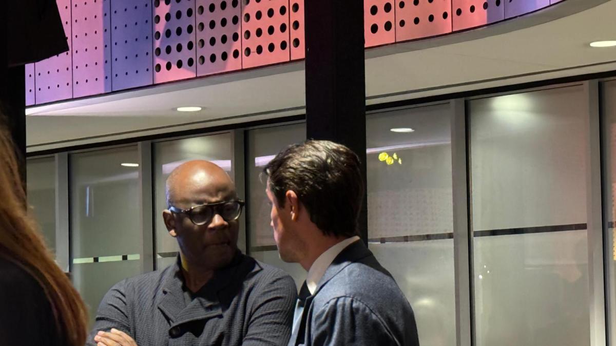 Colloquio alla premiazione del Golden Boy tra Modesto e Lilian Thuram: la foto 