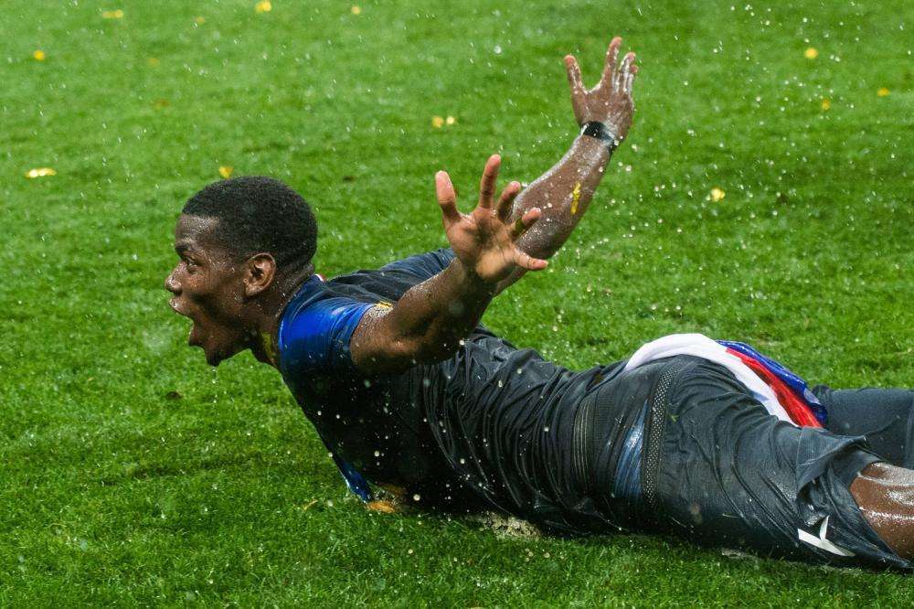 Shearer: "Pogba? Non può nemmeno pulire gli scarpini ai big della storia dello United"