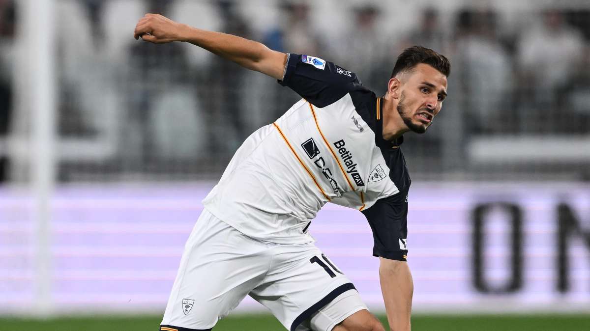 Intervallo Verona - Lecce 1-1. Ngonge risponde a Oudin 