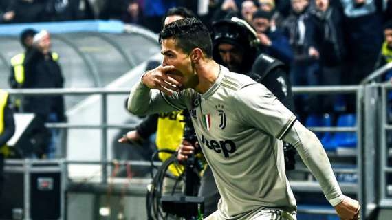 Ronaldo travolgente: fa anche il... Dybala (FOTO)