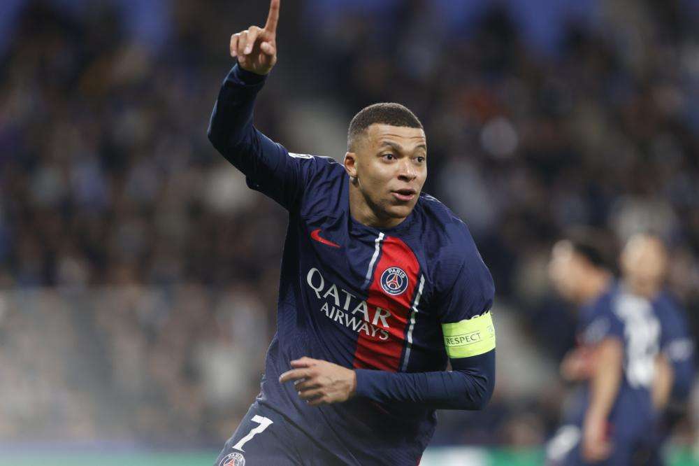Champions: 2-1 alla Real Sociedad, Psg ai quarti